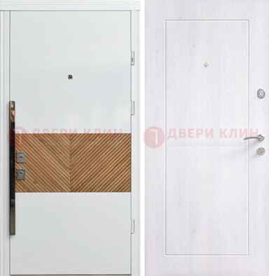 Белая железная дверь МДФ горизонтальной вставкой ДМ-265 в Люберцах