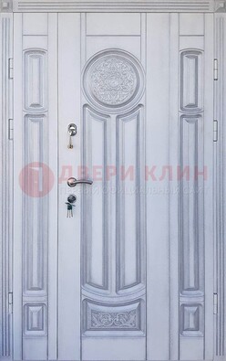 Белая двухстворчатая дверь с массивом дуба ДМД-72 в Люберцах