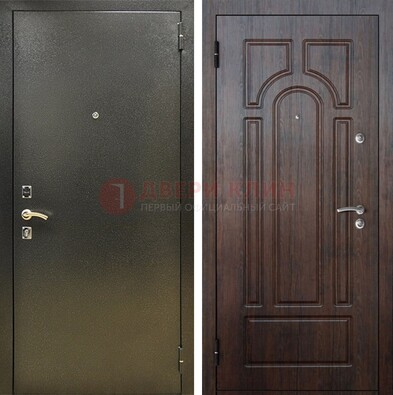 Железная темно-серая дверь с порошковым напылением и МДФ Тисненый орех ДП-275 в Люберцах