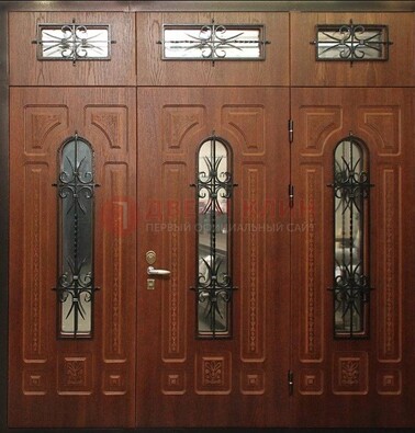 Парадная дверь с металлическими вставками и ковкой ДПР-72 в дом в Люберцах