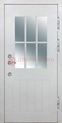 Белая уличная дверь со стеклом ДС-30 в Люберцах