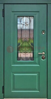 Зеленая металлическая дверь со стеклом и ковкой ДСК-113 в Люберцах