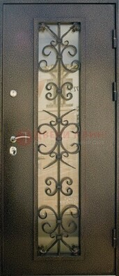 Входная дверь Дверь со стеклом и ковкой черного цвета ДСК-76 для веранды в Люберцах