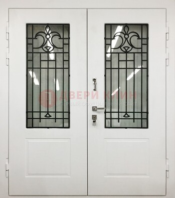 Белая двухстворчатая уличная дверь Винорит со стеклом ДСТ-4 в Люберцах