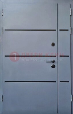 Серая металлическая тамбурная дверь с молдингами ДТМ-42 в Люберцах