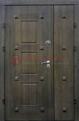 Железная двухстворчатая филенчатая дверь с виноритом ДВТ-143 в Люберцах