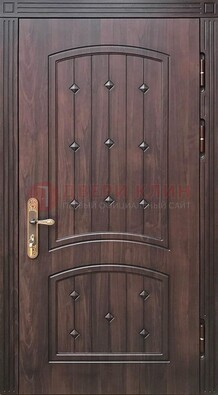 Коричневая уличная дверь с виноритом для дома ДВТ-235 в Люберцах