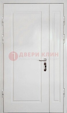 Полуторная металлическая дверь с МДФ в белом цвете ПЛ-24 в Люберцах