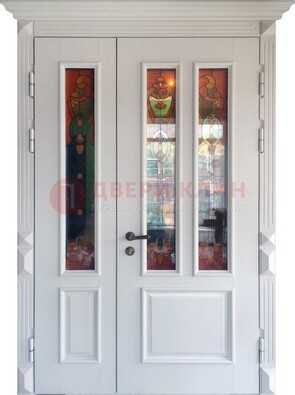 Белая полуторная металлическая дверь с витражом ВЖ-12 в Люберцах